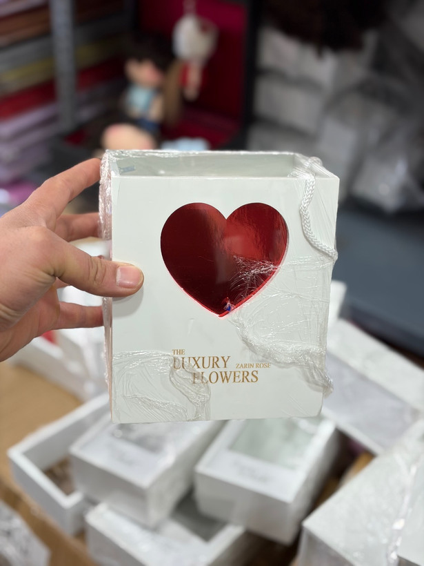 باکس گل قلب دسته دار